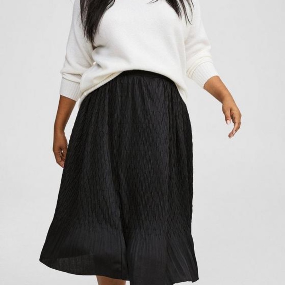 NWT Torrid Pleated Tea Length Skirt